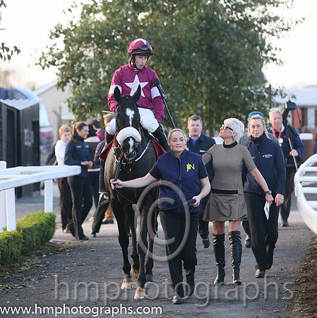 01st Don Cossack (GER) ( 1 , maroon, white hoop ) and B.J. Cooper - Trainer : Gordon Elliott - Owner : Gigginstown House Stud