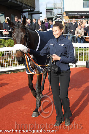 01st Missy Tata (FR) ( 6 , green ) and B.J. Cooper - Trainer : Gordon Elliott - Owner : Simon Munir
