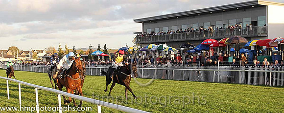03rd Nettlebush ( 3 , yellow, black sleeves ) and M.J. O'Hare (5) - Trainer : Benjamin Arthey - Owner : N.J. Houston
