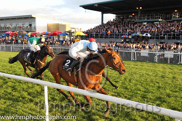 02nd Catch A Lucky Star ( 2 , white, light blue chevron ) and N. McParlan (5) - Trainer : J.G.Cosgrave - Owner : J.G.Cosgrave