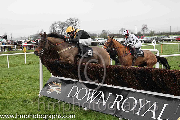 10th U Waltz Legend ( 8 , black, gold sash ) and M.J. O'Hare (5) - Trainer : Liam Lennon - Owner : Niall Delany