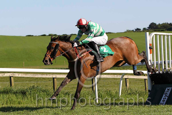 04 Gudnis Gracious Me & S G McDermott - 4th (2, emerald green and white hooped) - FT8E5963-5