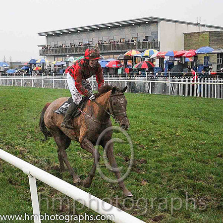 10th Liannastarr ( 14 , red and black check ) and A.J. Clarke (7) - Trainer : J.J.Lambe - Owner : Miss Andrea McBride