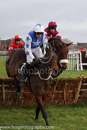 01st Airlie Beach and R Walsh ( 1 , blue, light blue star, yellow seams ) Trainer - W P Mullins , Owner - Supreme Horse Racing Club  K Sharp