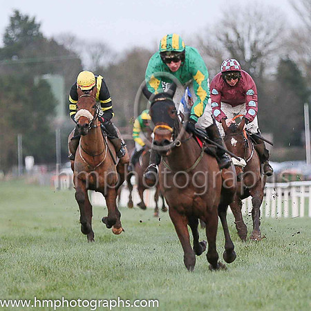 01 She's A Star ( 7 , emerald , yellow diamonds on sleeves ) and N. Carberry - Trainer : Noel Meade - Owner : Philip J Meade