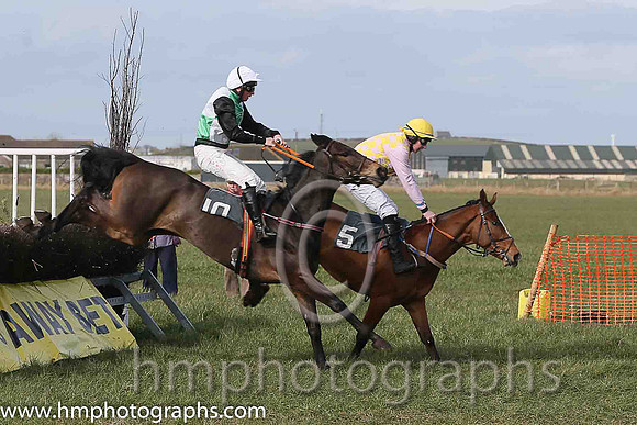 AMONIT and A J Fox ( 5 , PINK  YELLOW CHECK; pink sleeves; yellow cap ) Trainer: Warren Ewing,, Owner : Warren Ewing