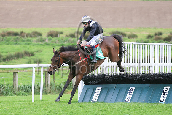 8 Danada (4 ,black, white epaulettes ), Jockey - L A McKenna ,Trainer - Colm Murphy
