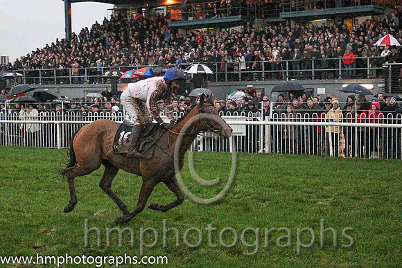01st Avellino ( 16 , pink, white hoop ) and N. McParlan (5) - Trainer : Dermot Anthony McLoughlin - Owner : Mrs.P.J.Conway