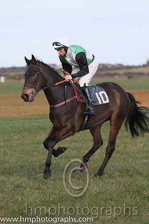 BACK BAR and J J Codd ( 10 , EMERALD GREEN  WHITE QTD; black sleeves; white cap ) Trainer: W.F. Codd,, Owner : Eric A. Elliott
