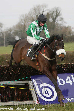 GORT NA COIRIBE and N McParlan ( 7 , EMERALD GREEN,white chevron; emerald green,white diabolo sleeves; navy cap,pink star ) Trainer: Daniel A. Fitzsimmons,, Owner : Syndicate Northern Pointers