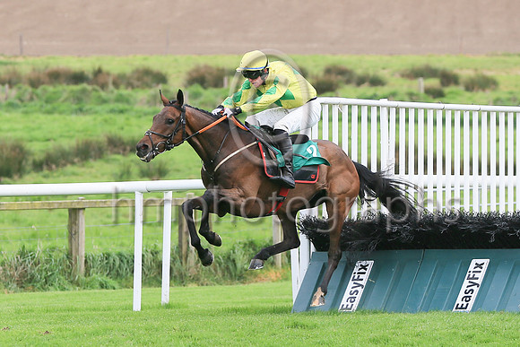 5 Ballyquin Bay (2 ,yellow, green triple diamonds ), Jockey - C P Millar ,Trainer - G Elliott