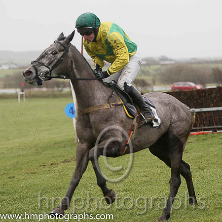 10th PU Askyourmammy ( 3 , yellow, green diabolo )  N McParlan ( Trainer: Sean McParlan )
