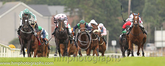 01st Ms Brinkleys ( 3 , pink, dark blue hoop ) and F.M. Berry - Trainer : Mrs John Harrington - Owner : Richard Galway