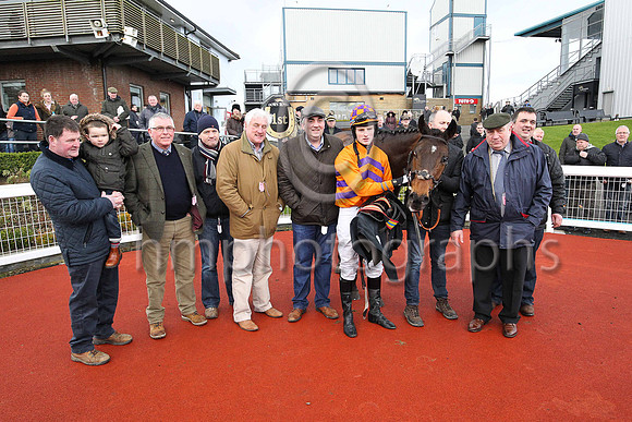 01 Angus Milan ( 2 , orange and purple chevrons ) and S.P. Kelly (7) - Trainer : Noel C. Kelly - Owner : Victor McCrea