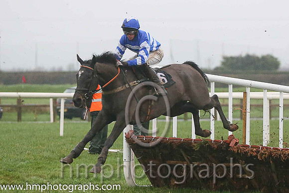 08th Banker Burke ( 6 , royal blue and white hoops ) and C.D. Maxwell - Trainer : J.Larkin - Owner : Breen White