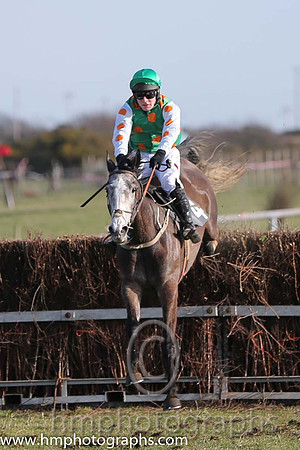 01 Monbeg Rose  R James - Trainer : Donnchadh Doyle, Green, orange spots