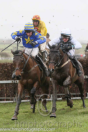 01st Champagne To Go ( 4 , royal blue, yellow star )  M J O'Hare ( Trainer: J G Cosgrave )