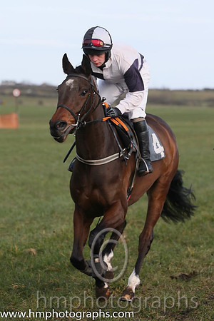 SOUTHPORT (GB) and G S Quinn ( 4 ,Antrim (H) - BLACK  WHITE QTD; black,white hlvd sleeves; white cap ) Trainer: Colin S. McKeever,, Owner : W.W. Dennison