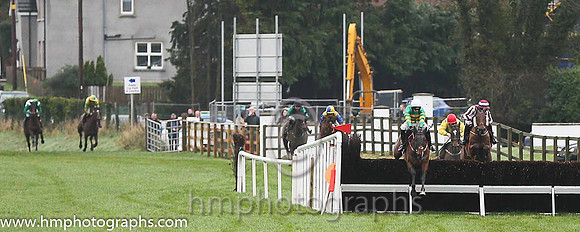 01st Noble Endeavor ( 4 , maroon and white stripes ) and J.W. Kennedy (5) - Trainer : Gordon Elliott - Owner : C.Jones