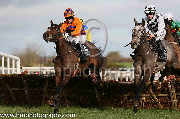 01 Angus Milan ( 2 , orange and purple chevrons ) and S.P. Kelly (7) - Trainer : Noel C. Kelly - Owner : Victor McCrea