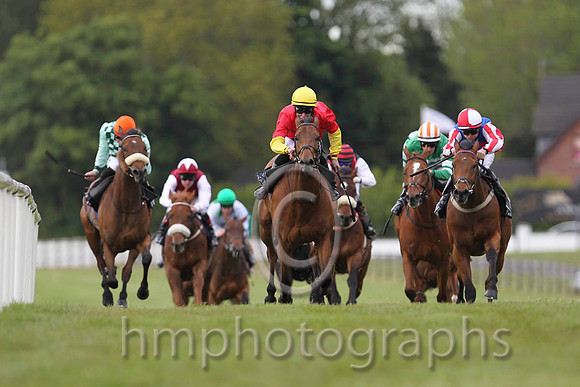 01 Judies Child & S B Kelly - winner (4, Red,yellow halved sleeves) - FT8E5360-12