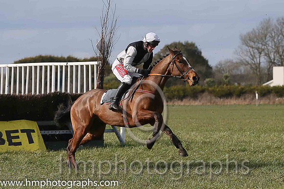 02nd JERRYSBACK and Derek O'Connor ( 1 ,Antrim (H) - BLACK  WHITE QTD; black,white hlvd sleeves; white cap ) Trainer: Colin S. McKeever,, Owner : W.W. Dennison