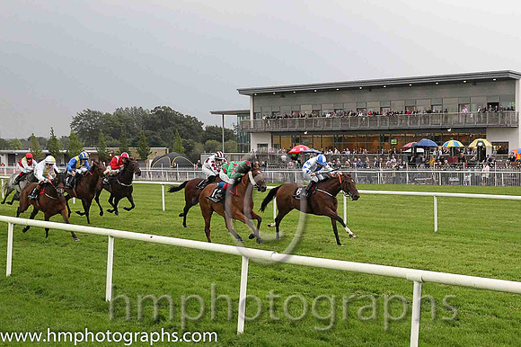 01st Scenic Star ( 6 , royal blue  white qtrd ) and G.J. Phillips - Trainer : Gavin Cromwell - Owner : Eugene A. Bourke