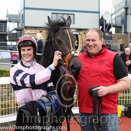 01st Ms Brinkleys ( 3 , pink, darj blue hoop ) and F.M. Berry - Trainer : Mrs John Harrington - Owner : Richard Galway