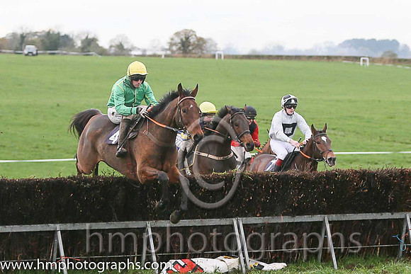 01st BORUING UP A STORM and B O'Neill ( 4 , GREEN; green,yellow seams sleeves; yellow cap ) Trainer: J.P. Brennan,, Owner : Marie Brennan