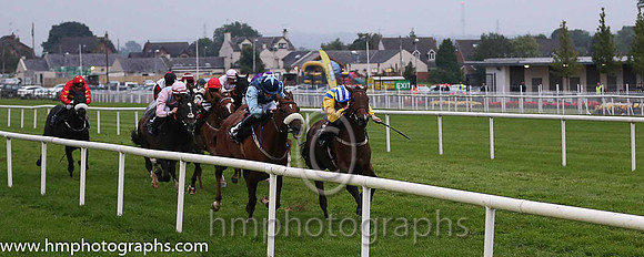 01st dh He'llberemembered ( 6 , dark blue, light blue stars ) and T.P. Madden (5) - Trainer : P.G. Fahey - Owner : Mrs Mary Lett/P.G. Fahey