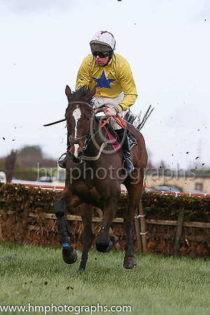 09 Fruits Of Molly ( 7 , yellow, royal blue star ) and B.M. Cash - Trainer : Paul John Gilligan - Owner : Clare Galway Syndicate