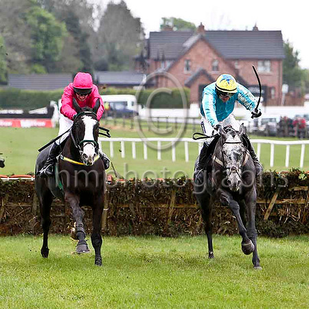 Johannisberger (8, cerise) & P Carberry - 2nd  &  Back To Balloo (5, light blue ) & Ruby Walsh - Winner - FT8E2680-e3