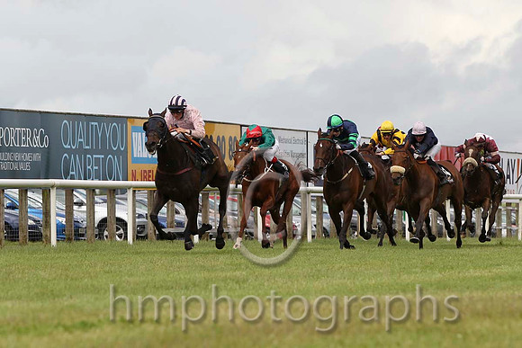 01 Sir Ector & C D Hayes - winner (7, pink, dark blue and pink striped cap) - CU2D8039-4