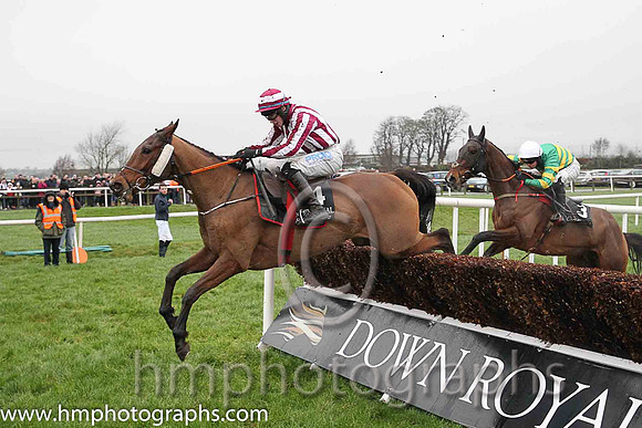 01st Noble Endeavor ( 4 , maroon and white stripes ) and J.W. Kennedy (5) - Trainer : Gordon Elliott - Owner :C Jones