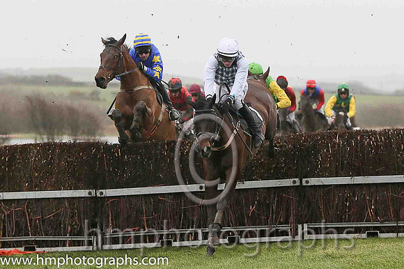 01st Champagne To Go ( 4 , royal blue, yellow star )  M J O'Hare ( Trainer: J G Cosgrave )