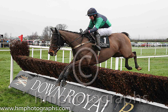 05th Dr Moloney ( 1 , dark blue and emerald green qtrd ) and A.J. Fox (7) - Trainer : S.R.B. Crawford - Owner : G. Ramsey