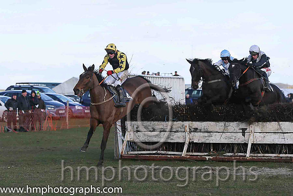 CROSSHUE DUDE and R James ( 4 , BLACK,yellow epaulettes; yellow,black stars sleeves; yellow cap ) Trainer: Donnchadh Doyle,, Owner : Syndicate D  N