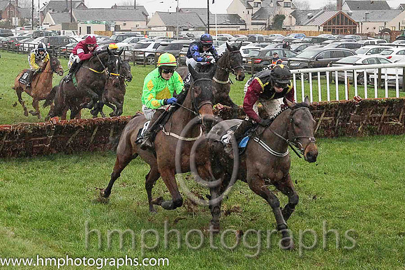01st Conright Boy ( 8 , light green. Yellow diamond ) and G.N. Fox (3) - Trainer : Mrs. C. O'Leary - Owner : Robert Conway