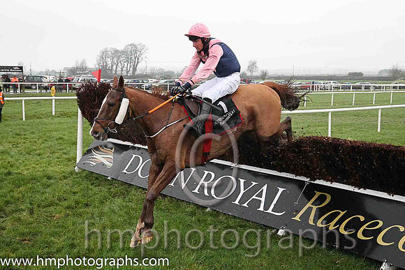 02nd Current Exchange ( 1 , dark blue, pink chevron ) and T. Donworth (7) - Trainer : Gordon Elliott - Owner : Kaniz Bloodstock Investments Limited