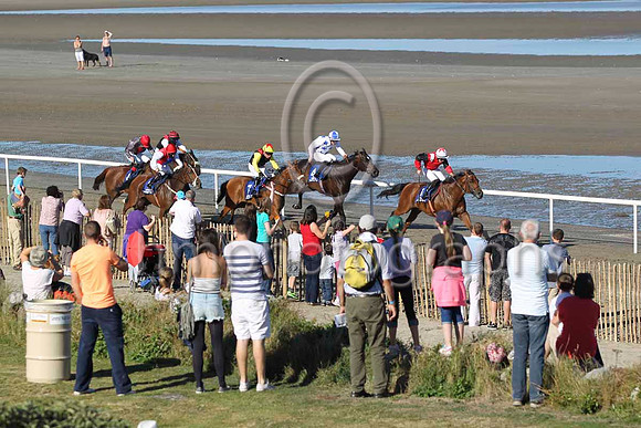 01 Captain May & W M Lordan - winner (1, red, white epaulettes) - FT8E0792-9
