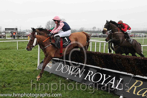 02nd Current Exchange ( 1 , dark blue, pink chevron ) and T. Donworth (7) - Trainer : Gordon Elliott - Owner : Kaniz Bloodstock Investments Limited