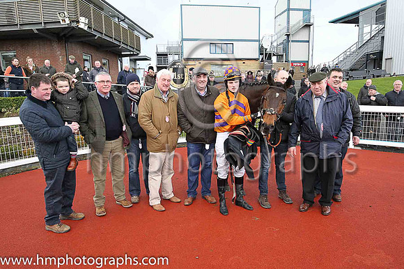 01 Angus Milan ( 2 , orange and purple chevrons ) and S.P. Kelly (7) - Trainer : Noel C. Kelly - Owner : Victor McCrea