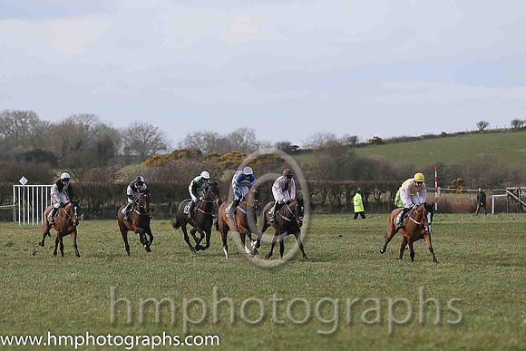 01st OSCAR MOR and B O'Neill ( 8 , ROYAL BLUE,white chevrons; royal blue,white chevrons sleeves; white cap ) Trainer: Colin Bowe,, Owner : Sean Wickham
