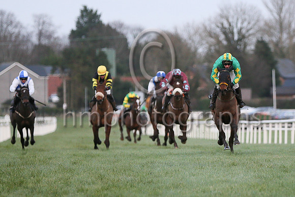01 She's A Star ( 7 , emerald , yellow diamonds on sleeves ) and N. Carberry - Trainer : Noel Meade - Owner : Philip J Meade