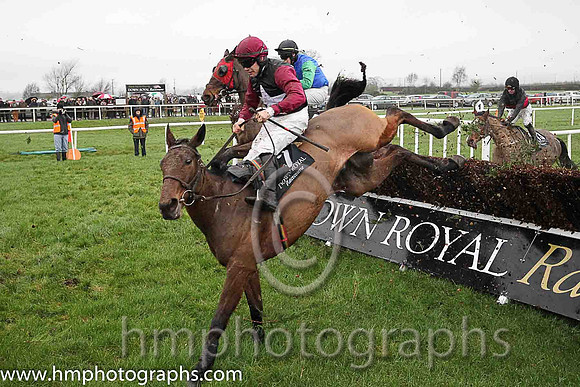 09th PU Sunsetstorise ( 7 , black, white star ) and R.C. Colgan - Trainer : F. Flood - Owner : No Man Syndicate