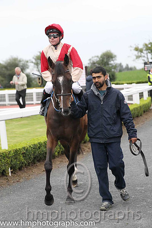 02nd Twistsandturns ( 5 , beige, maroon sash ) and D.M. Grant - Trainer : Patrick J.Flynn - Owner : Mrs B. Cooney