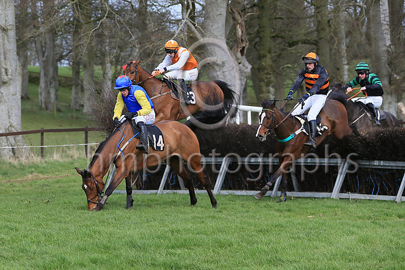CEIS CHARRAIGIN and Derek O'Connor ( 14 , ROYAL BLUE; yellow sleeves; royal blue cap,red star ) Trainer: Margaret Mullins,, Owner : Margaret Mullins