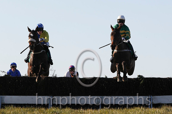 01 Send For Paddy & Mr D A Fitzsimmons - Winner (4, royal blue and yellow qtrd)& 05 By Design & Mr N M Kelly - 5th (1, emerald green and orange hooped ) - FT8E3001-4