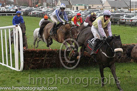 06th Mister To Mister ( 10 , yellow, mauve sleeves ) and A.J. Fox (7) - Trainer : Benjamin Arthey - Owner : C. Gault