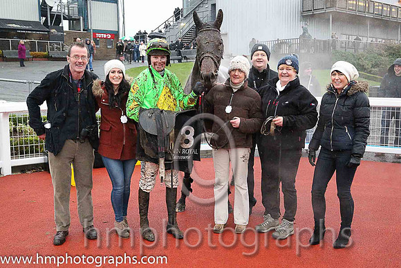 01st Conright Boy ( 8 , light green, yellow diamond ) and G.N. Fox (3) - Trainer : Mrs. C. O'Leary - Owner : Robert Conway